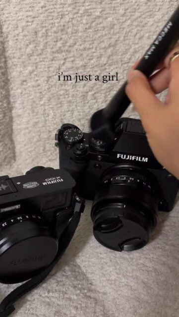 quick dust off cause my babies worked so hard this year. 🤭
(yes they have their own makeup brush lol)

Townsville Makeup Artist Photographer Fujifilm X-T5 x100vi
.
.
.
.
#fuji #fujifilm #fujifilmxt5 #fujifilmx100vi #fujix100vi